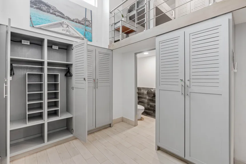 Guest lockers in the Shared Surf Dorm