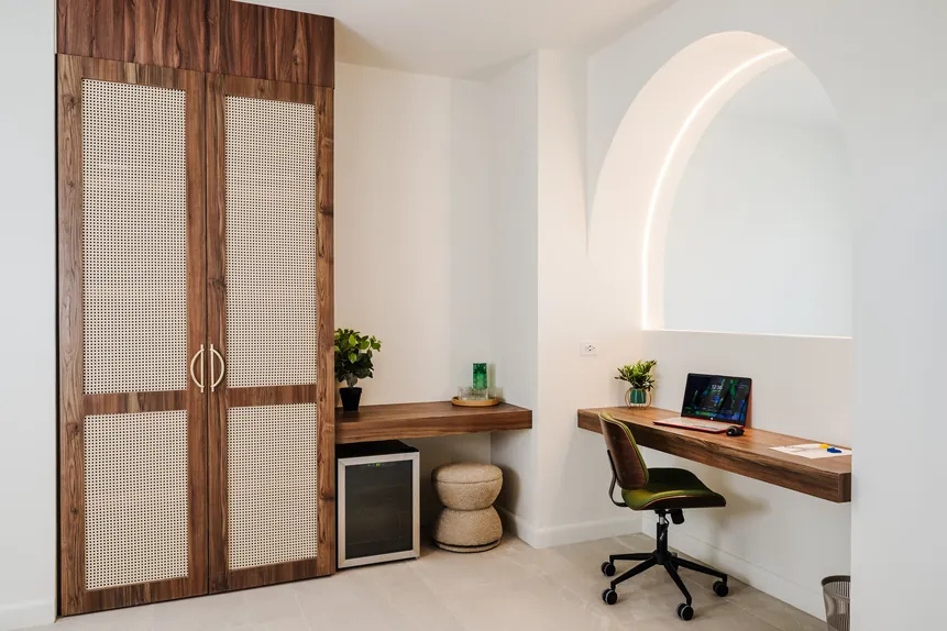 Wardrobe and work desk in the Signature Suite